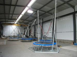 Trampolín bungee con remolque