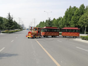 Rojo Clásico de Antiguo en Tren Sin Rieles