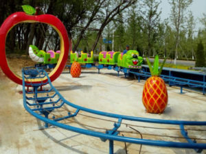 Juego atraccion montaña rusa