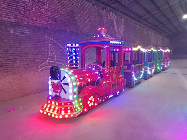 Paseo en tren sin rieles de carnaval