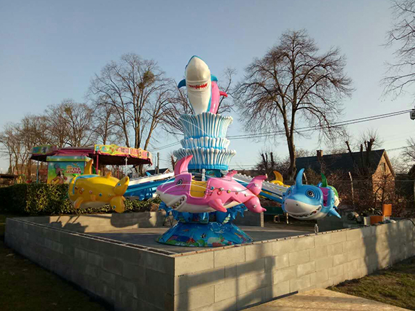 Autocontrol de tiburón giratorio atraccion