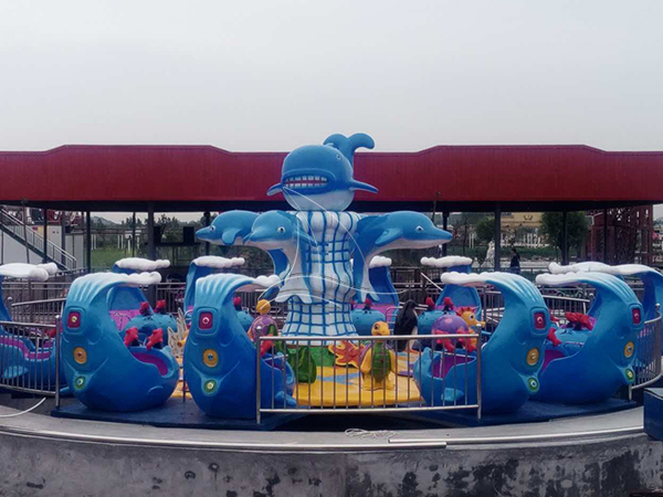 Delfines isla de giratorio  atraccion