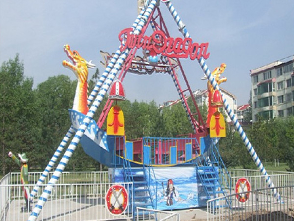 Juego atraccion de barco pirata dragón